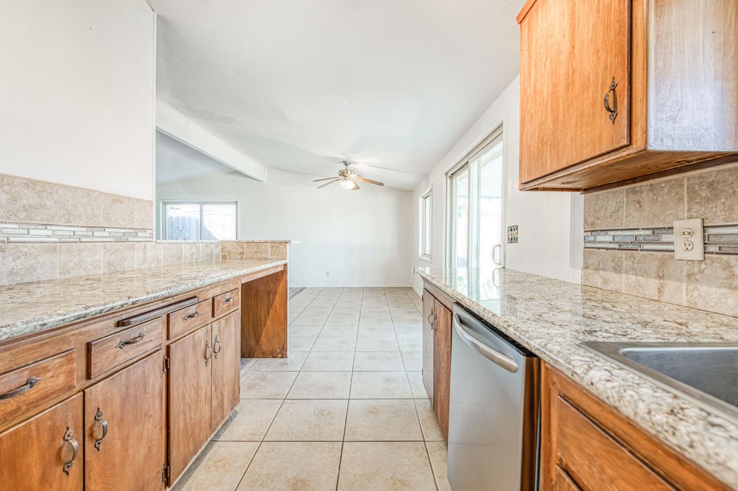 145 Rall Ave, Clovis, CA 93612