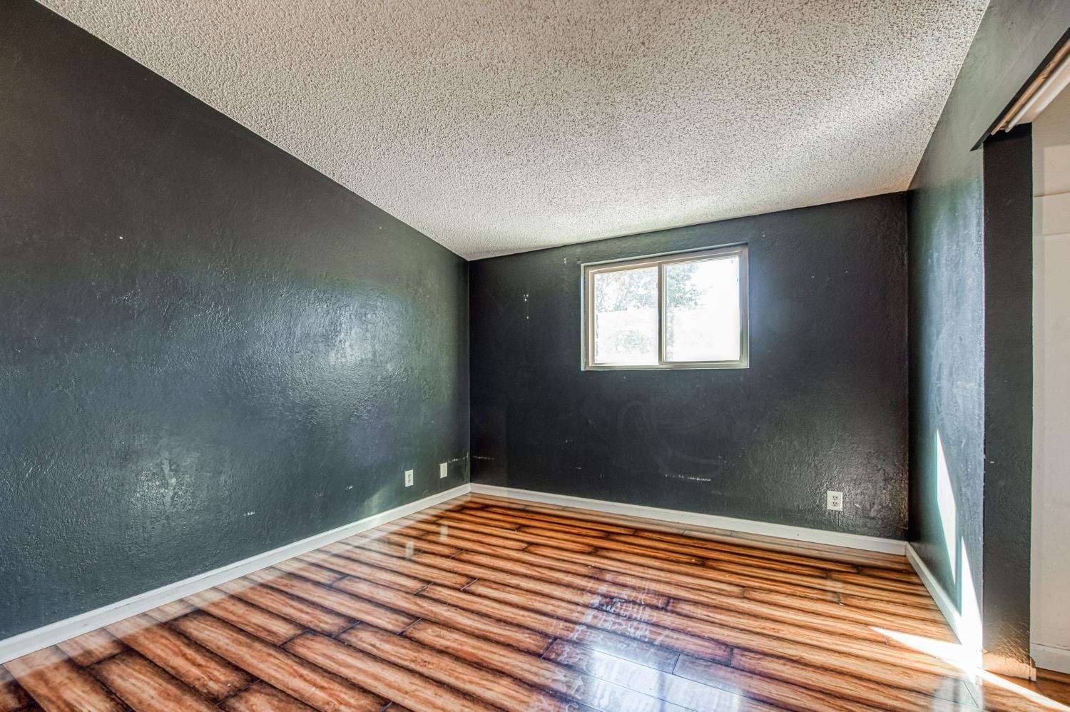 145 Rall Ave, Clovis, CA 93612