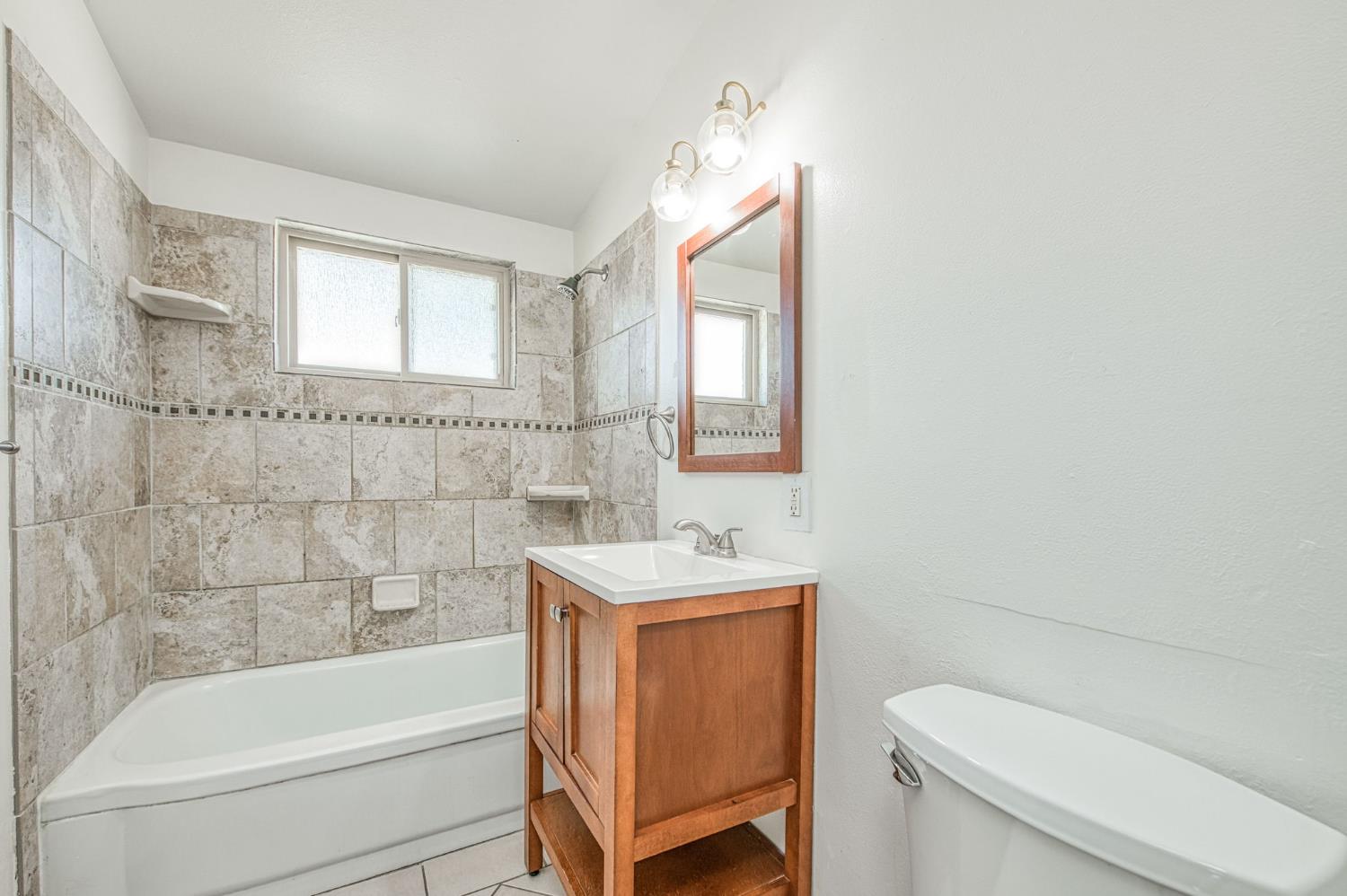 145 Rall Ave, Clovis, CA 93612