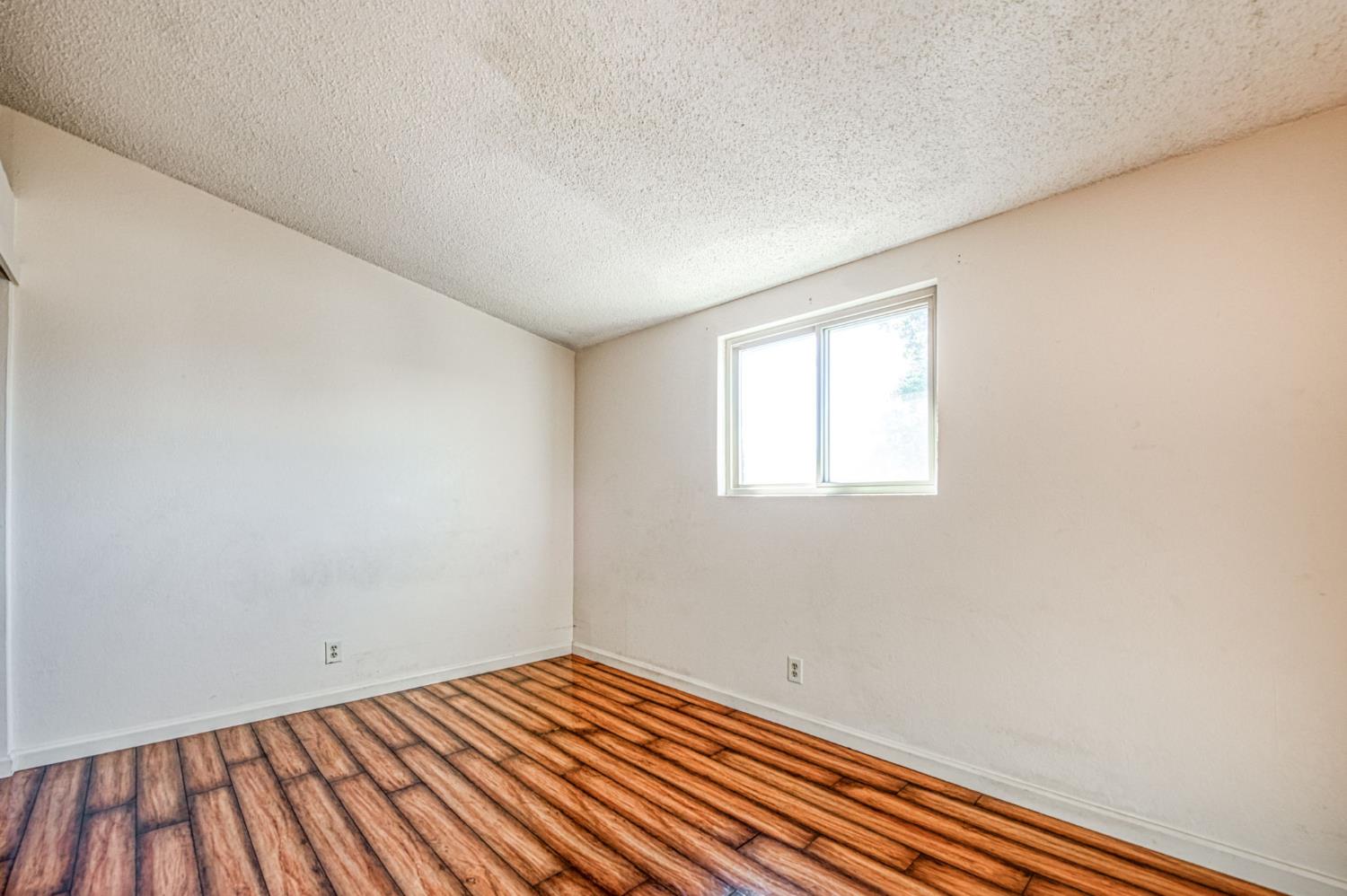 145 Rall Ave, Clovis, CA 93612