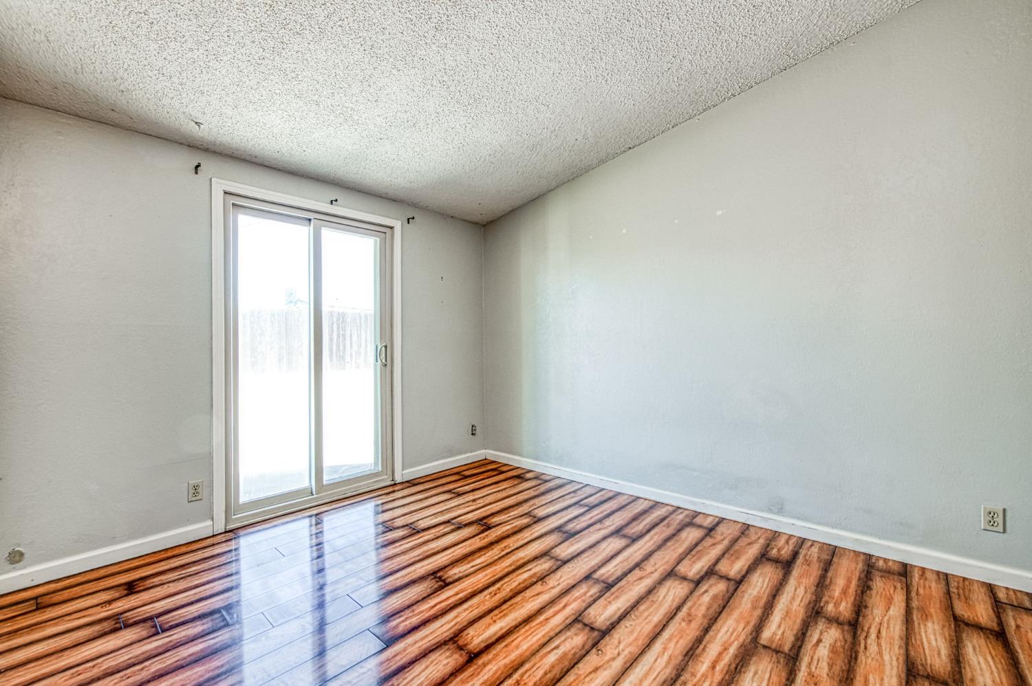 145 Rall Ave, Clovis, CA 93612