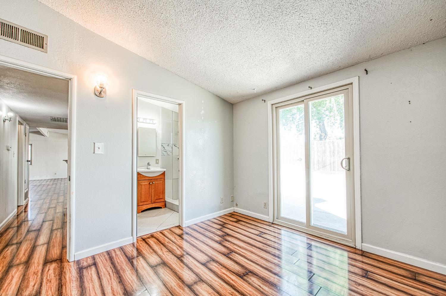 145 Rall Ave, Clovis, CA 93612