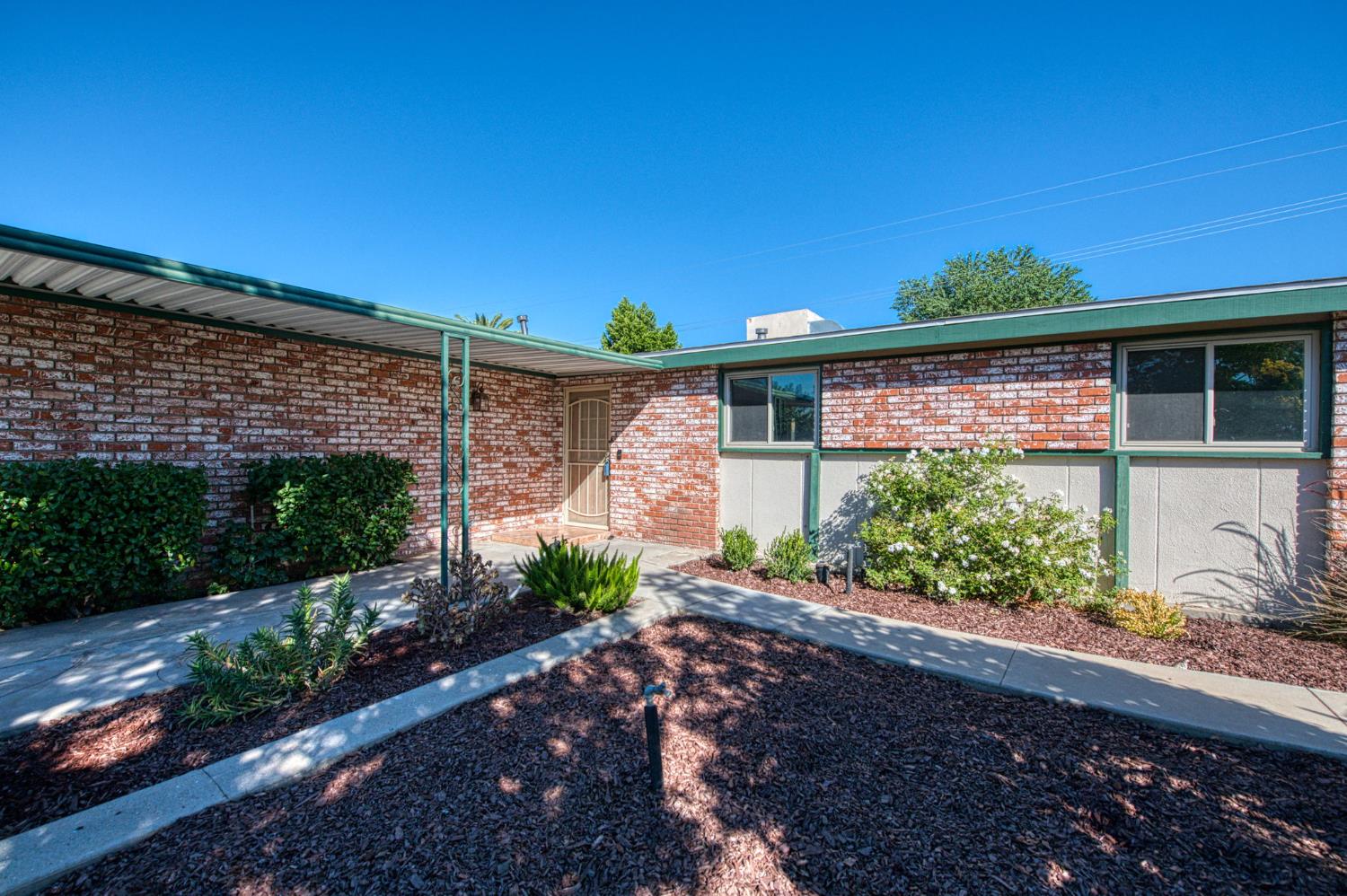 145 Rall Ave, Clovis, CA 93612