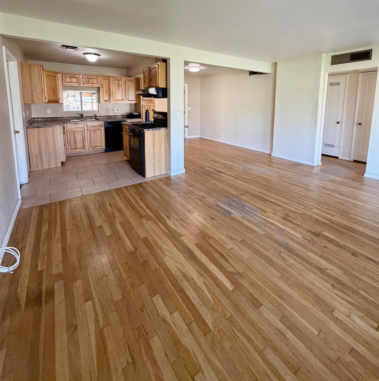 1605 W Fedora Ave, Fresno, CA 93705