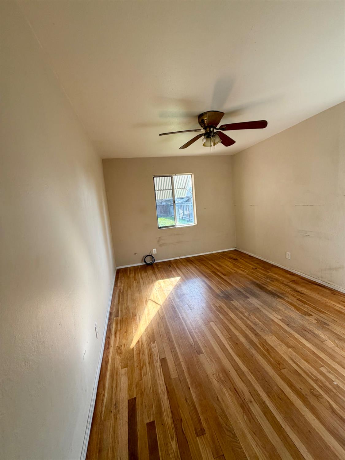 1605 W Fedora Ave, Fresno, CA 93705