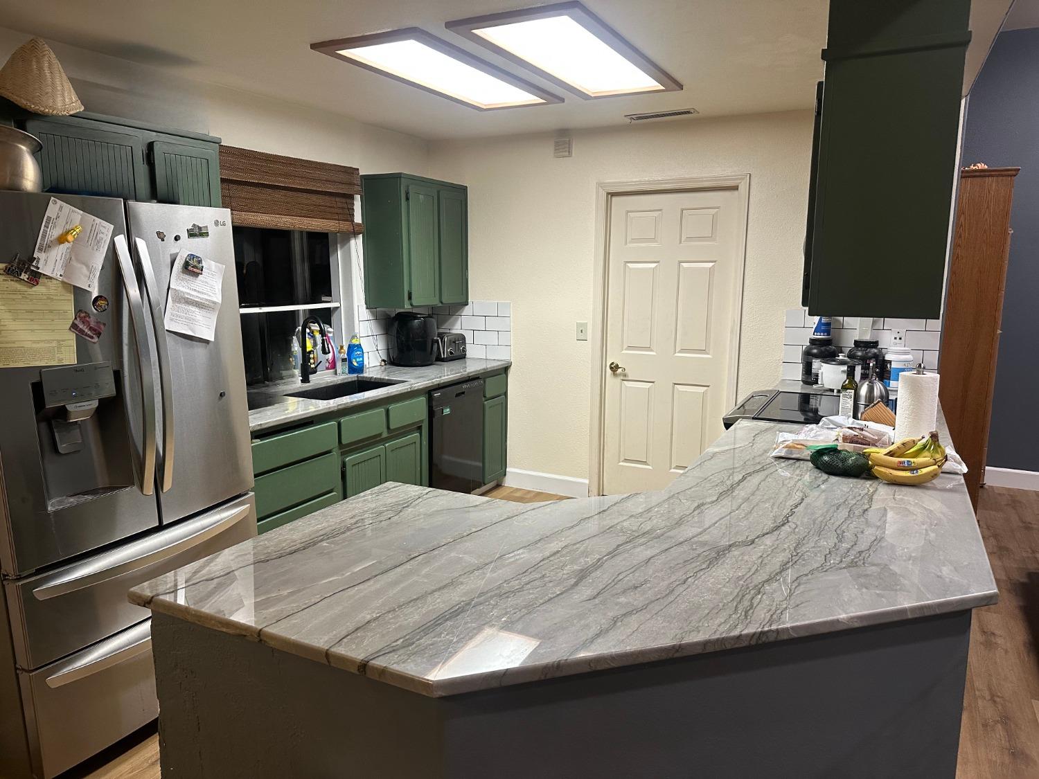 2526 Gibson Ave, Clovis, CA 93611