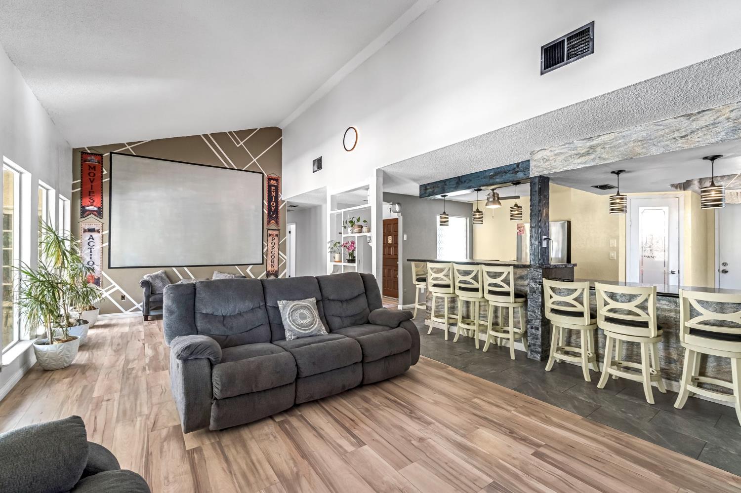 4883 E Geary St, Fresno, CA 93725