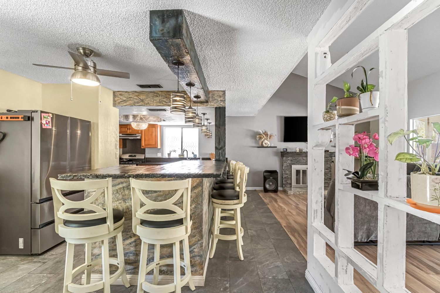 4883 E Geary St, Fresno, CA 93725