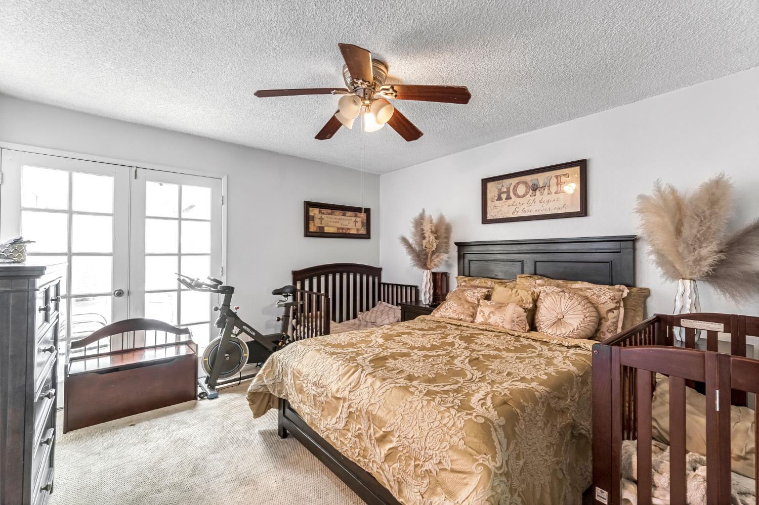 4883 E Geary St, Fresno, CA 93725