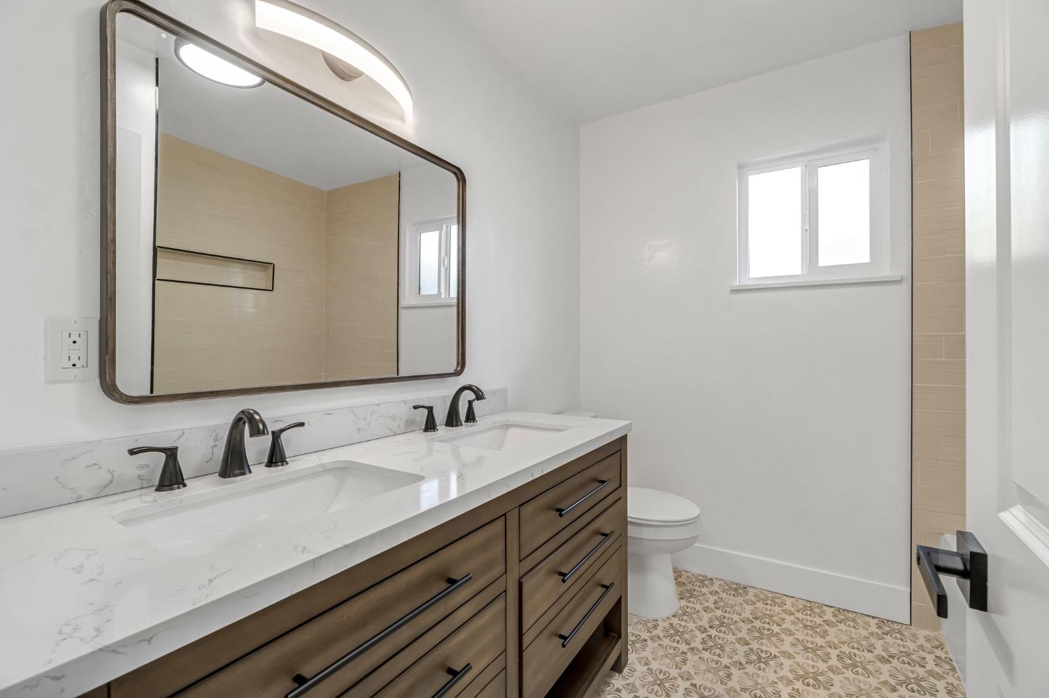 5186 N Callisch Ave, Fresno, CA 93710