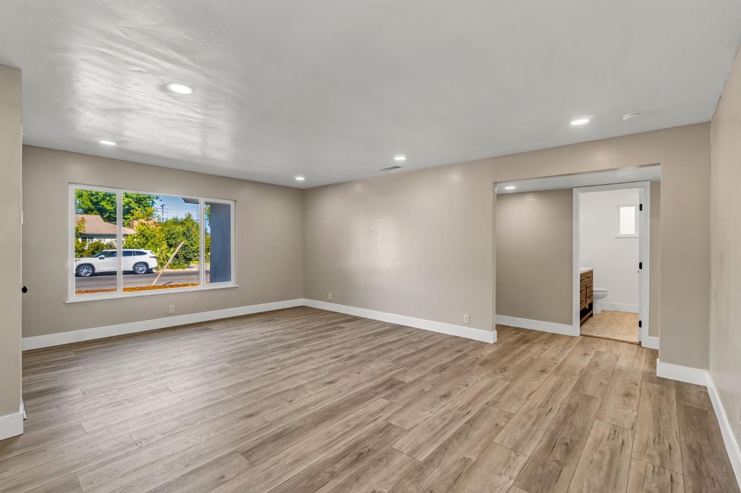 5186 N Callisch Ave, Fresno, CA 93710