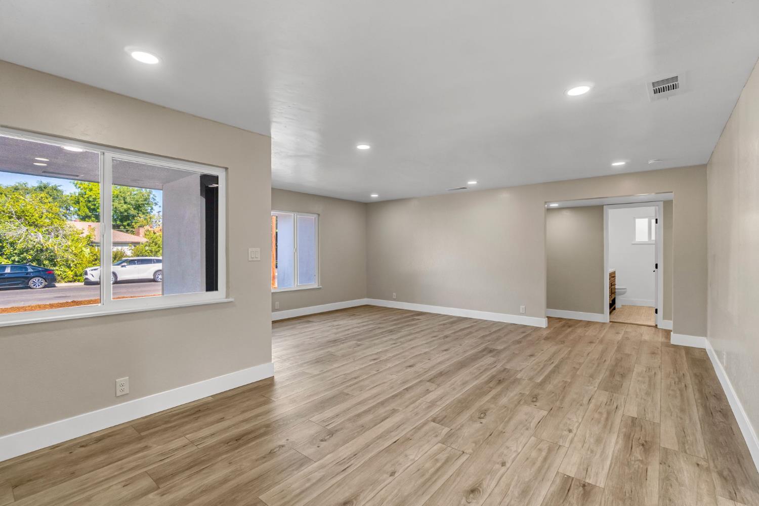 5186 N Callisch Ave, Fresno, CA 93710