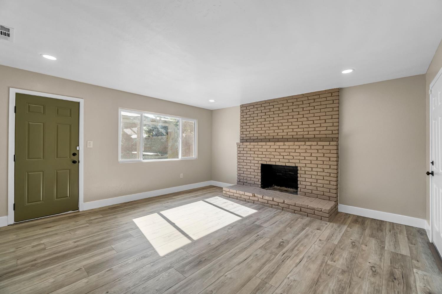 5186 N Callisch Ave, Fresno, CA 93710