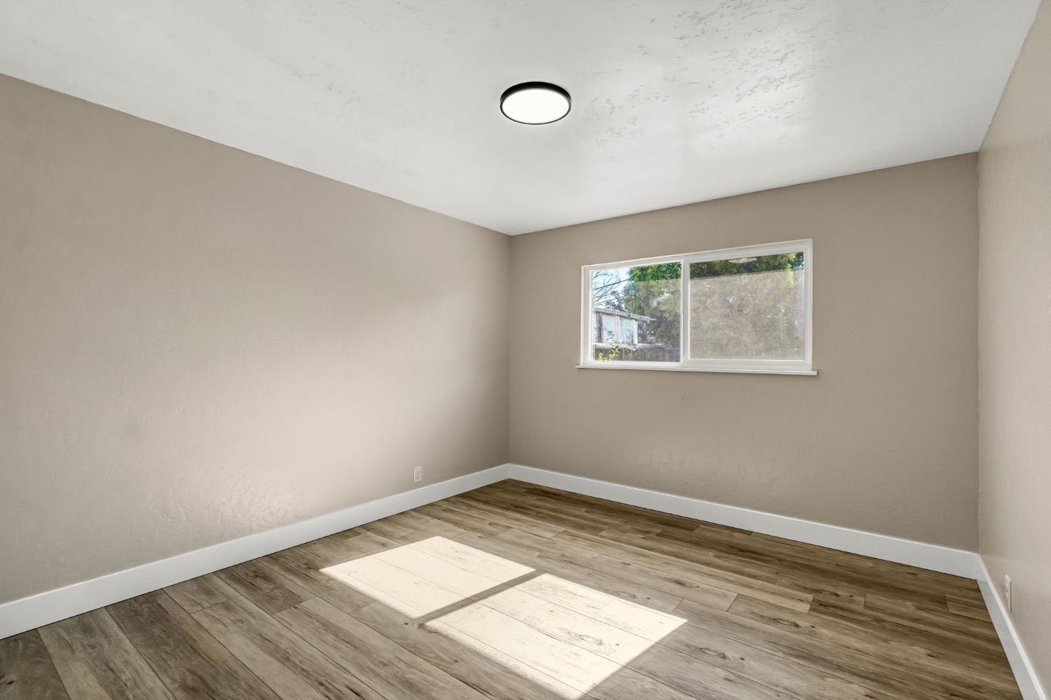 5186 N Callisch Ave, Fresno, CA 93710