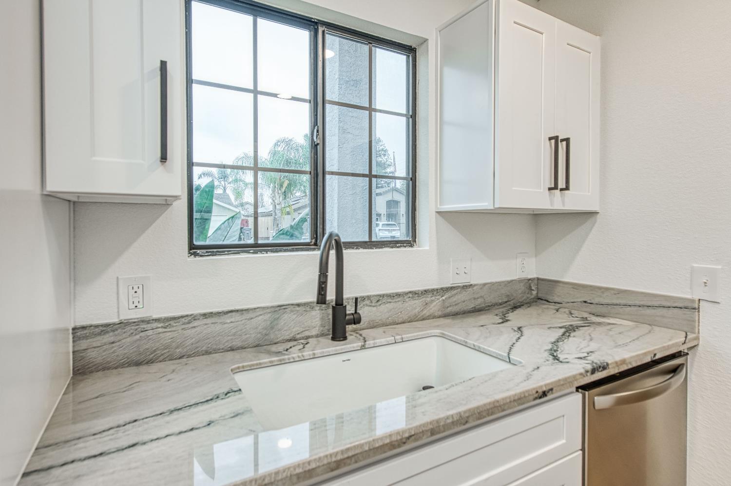 3526 Olive St, Selma, CA 93662