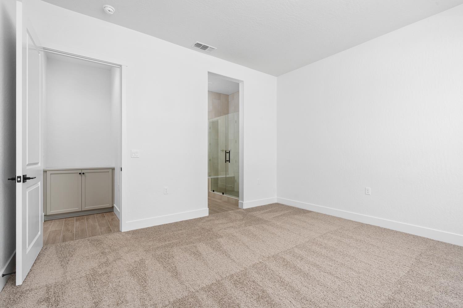 8388 Iron Creek Dr, Friant, CA 93626