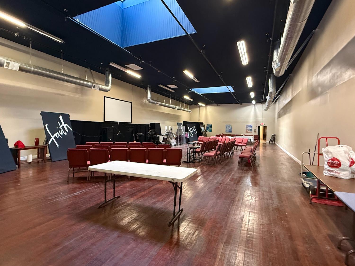 137 N L St, Dinuba, CA 93618