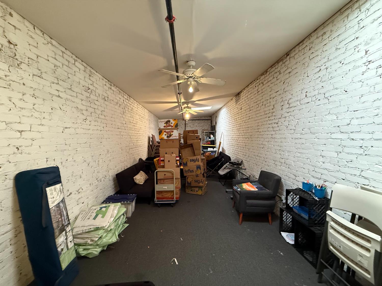 137 N L St, Dinuba, CA 93618