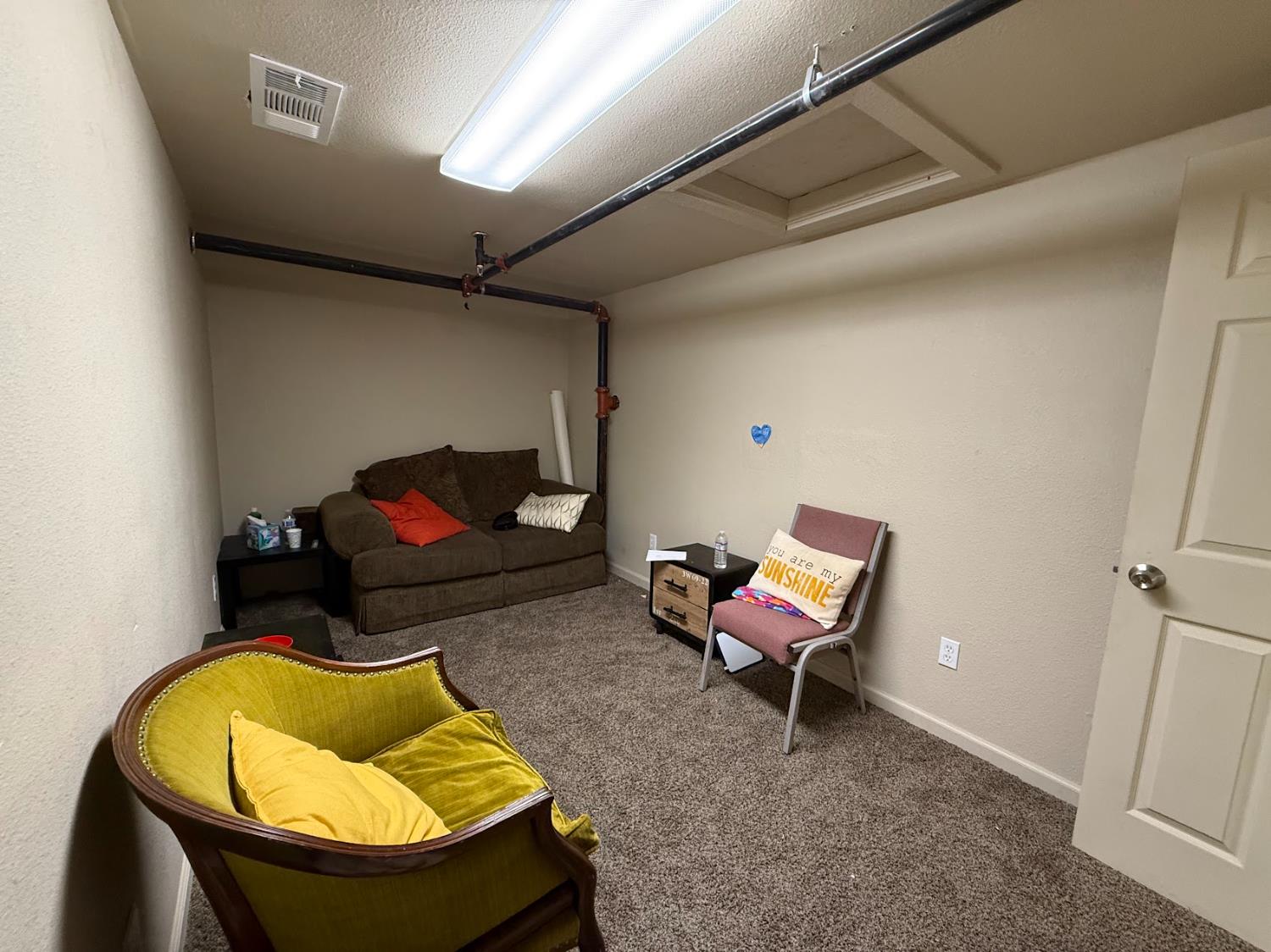 137 N L St, Dinuba, CA 93618