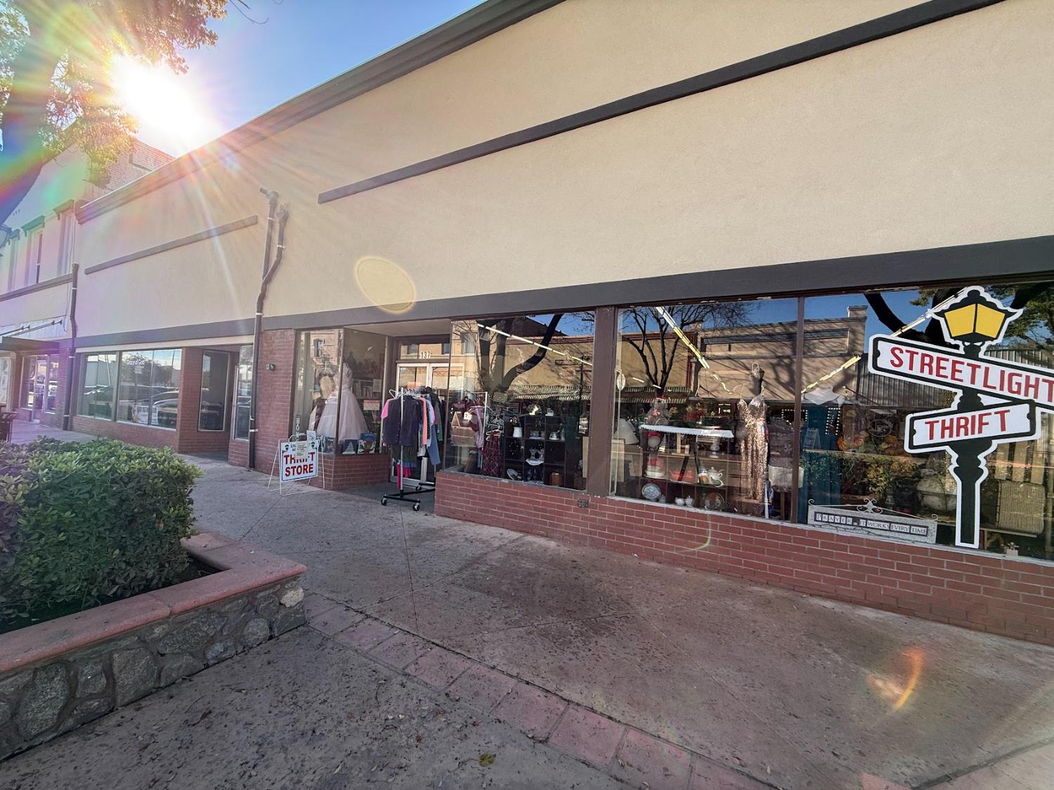 137 N L St, Dinuba, CA 93618