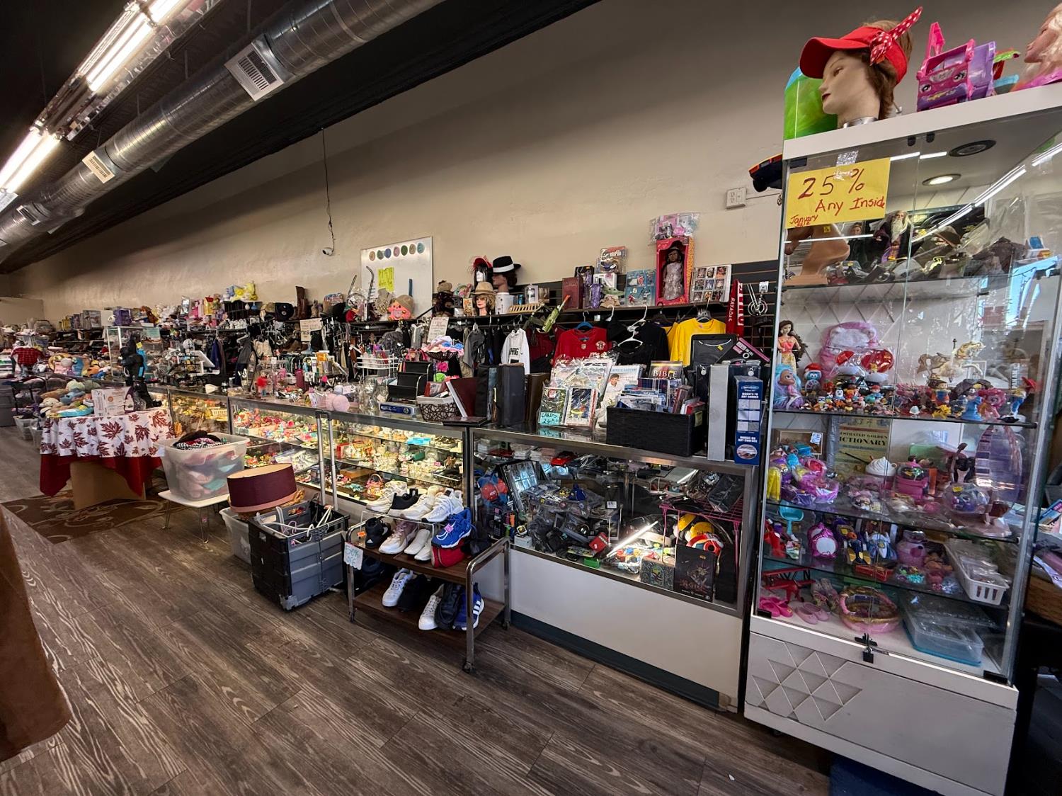 137 N L St, Dinuba, CA 93618