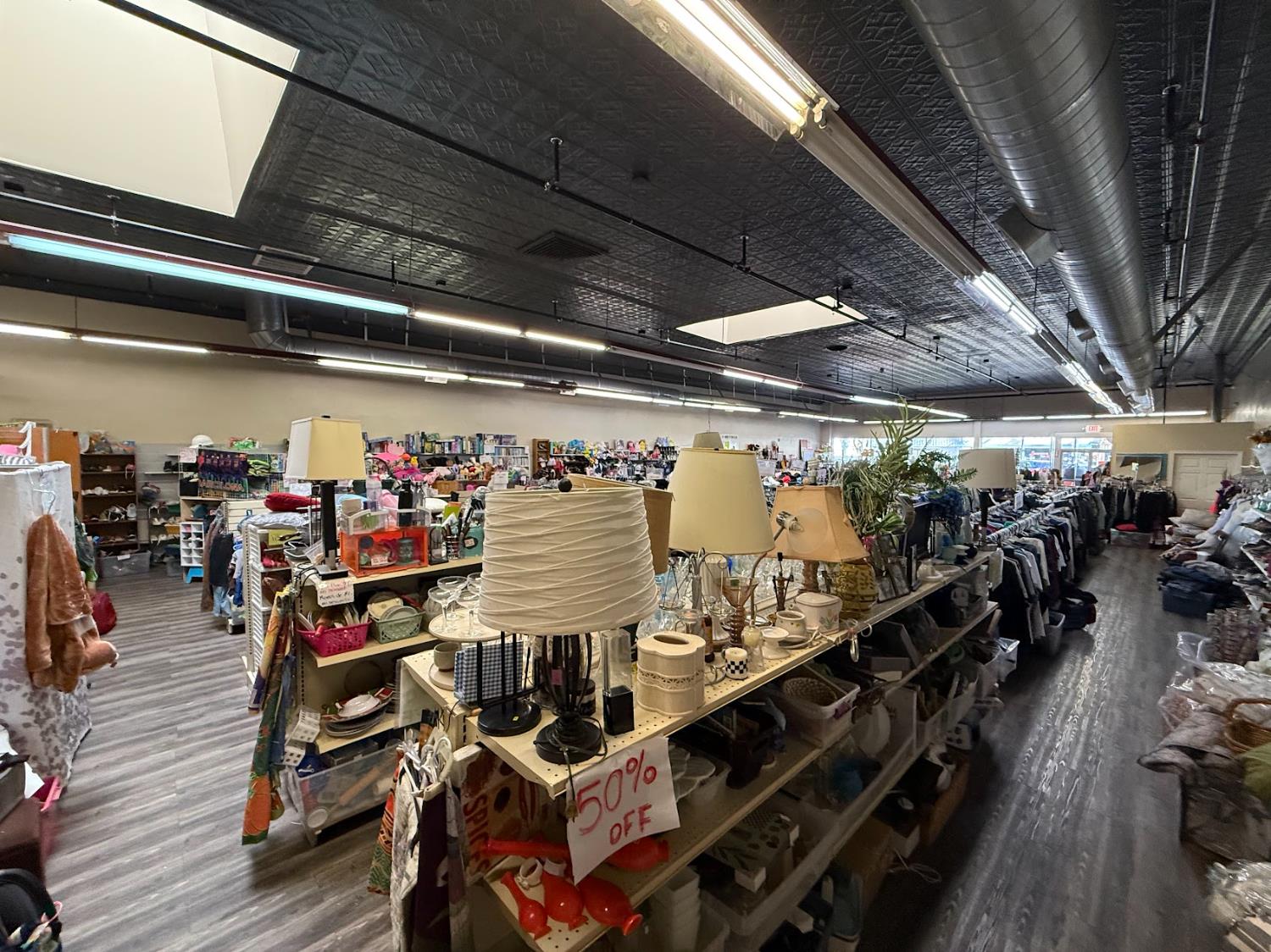 137 N L St, Dinuba, CA 93618