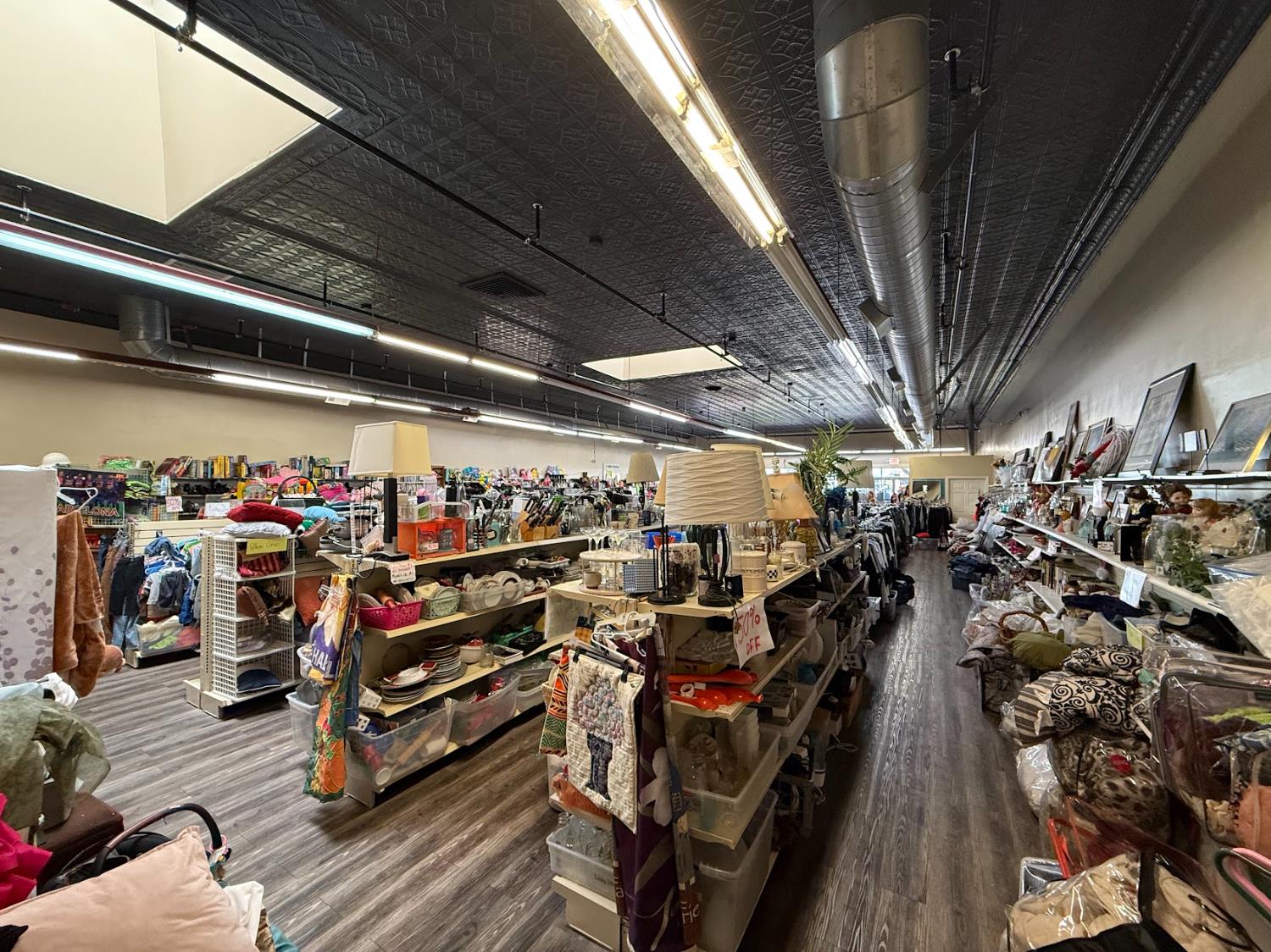 137 N L St, Dinuba, CA 93618