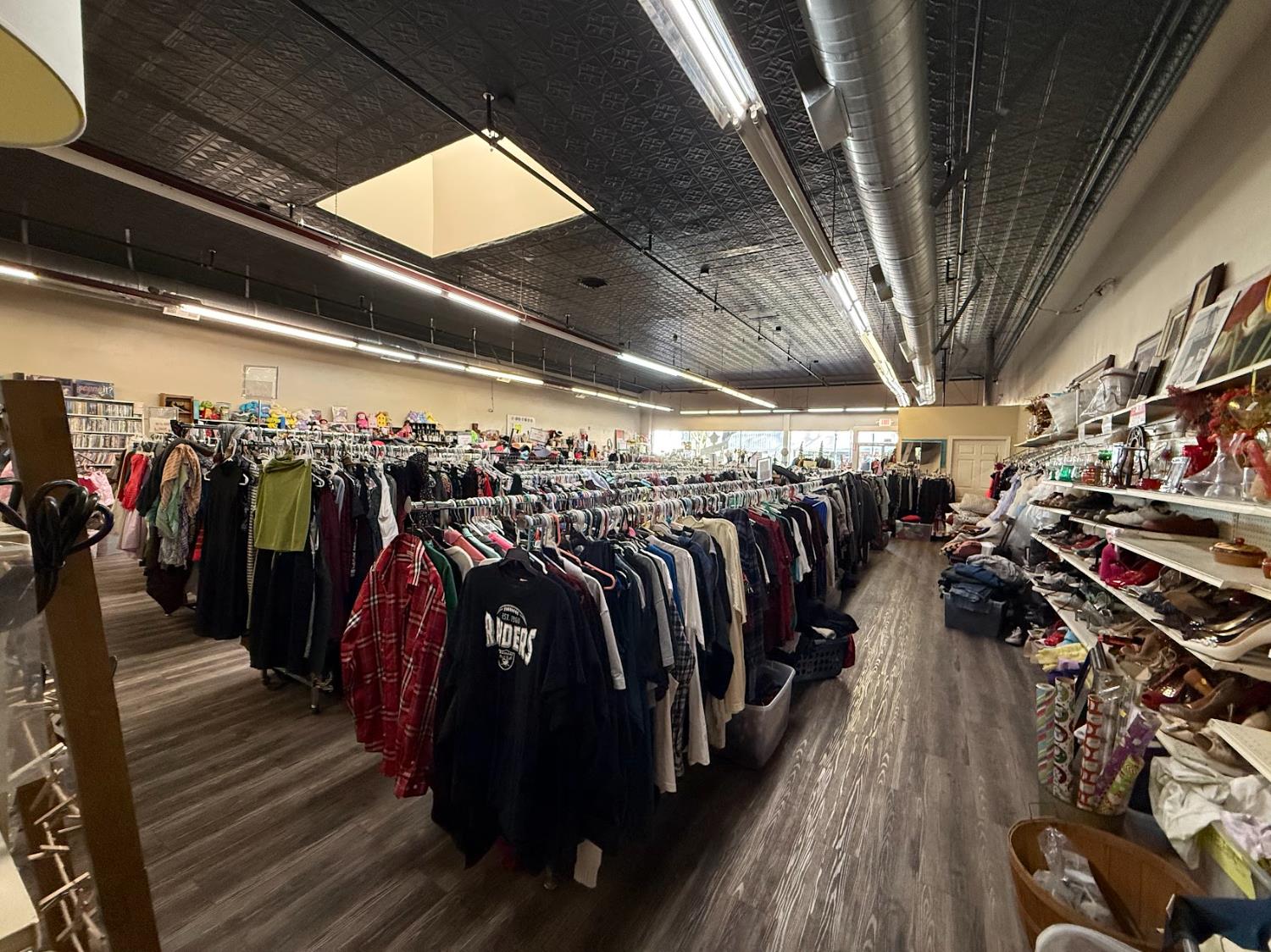 137 N L St, Dinuba, CA 93618