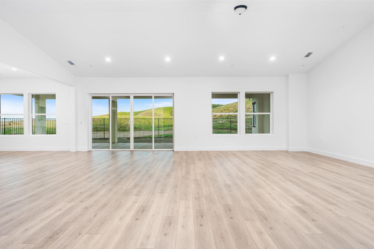 4511 Iron Creek Ct, Friant, CA 93626