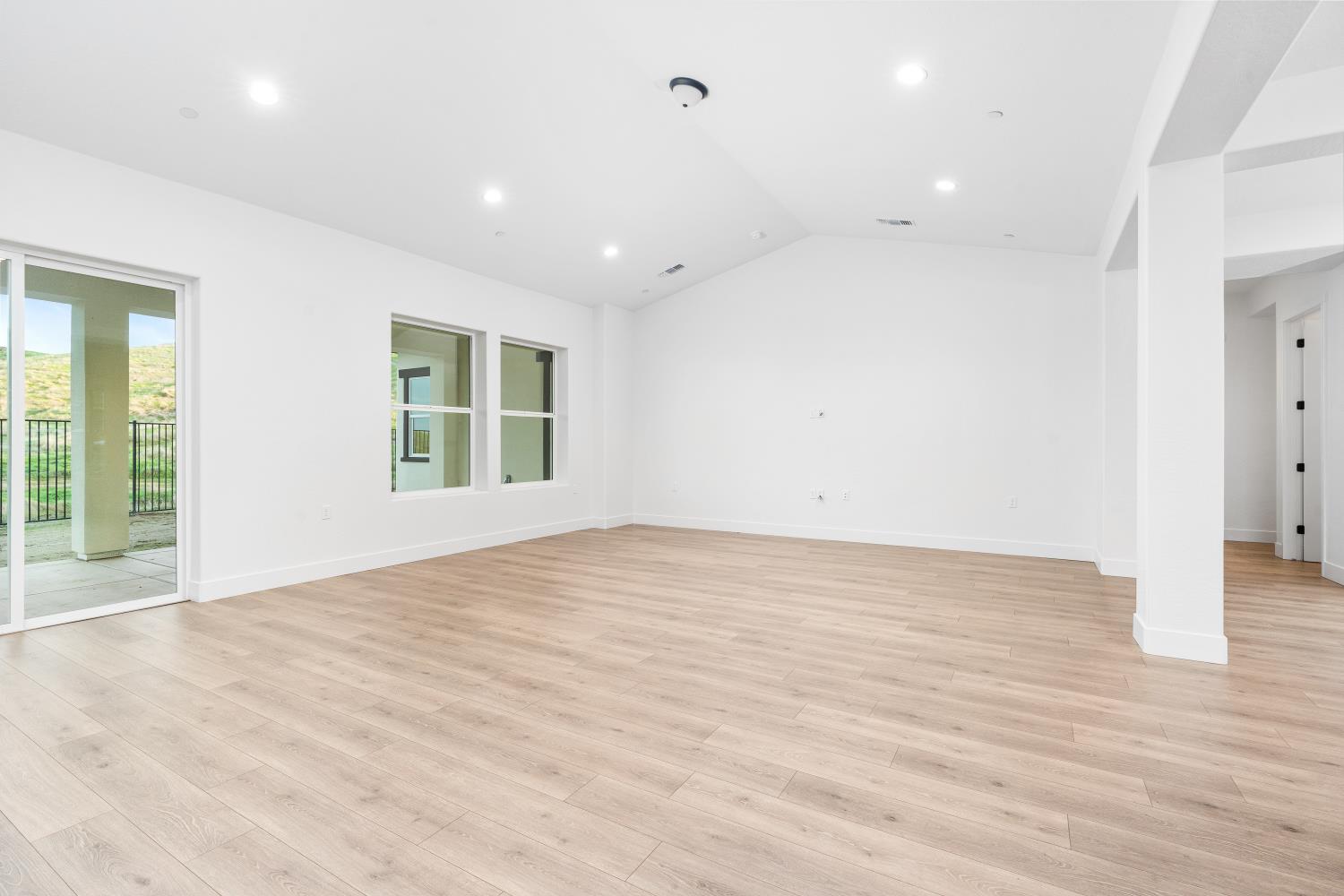 4511 Iron Creek Ct, Friant, CA 93626