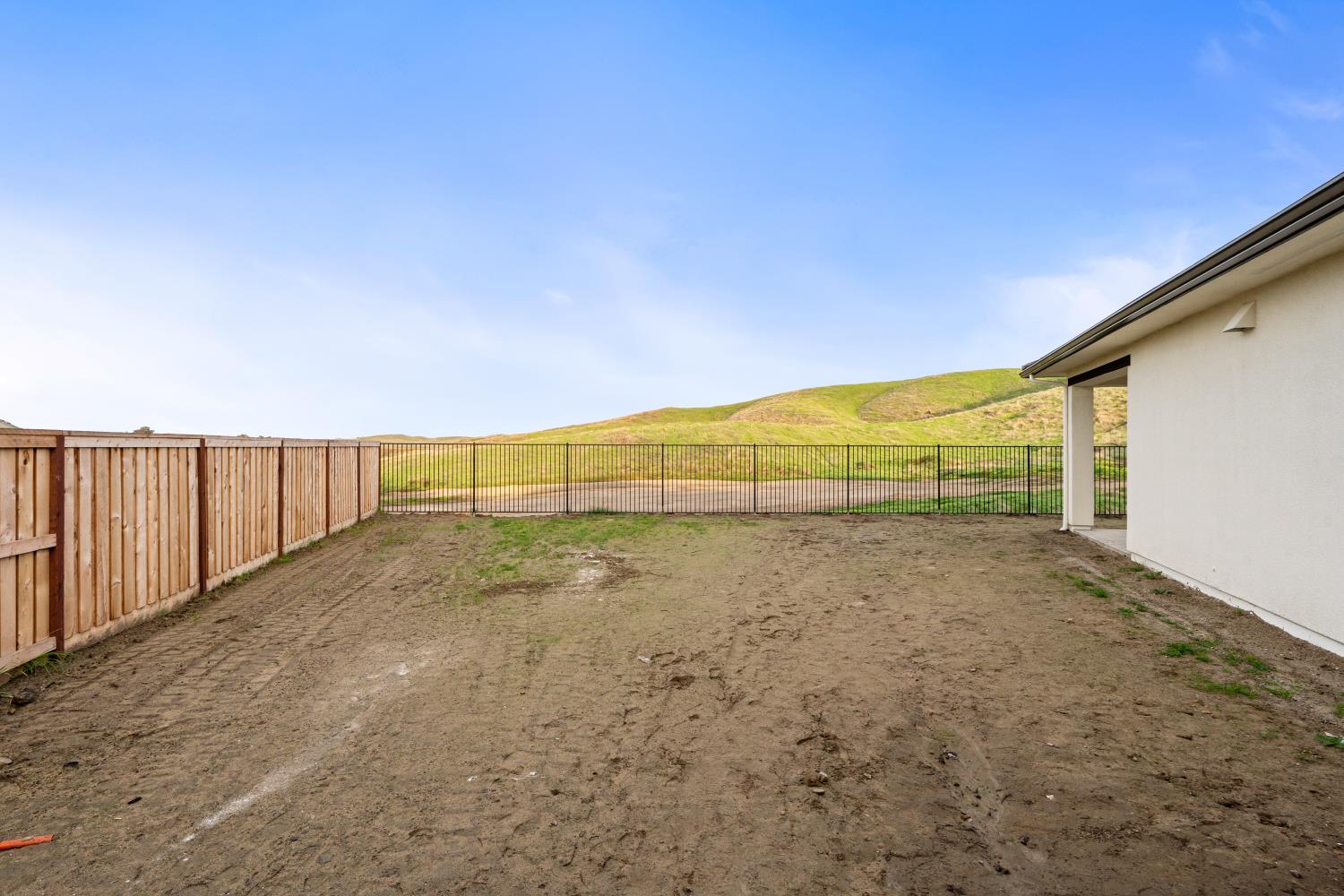 4511 Iron Creek Ct, Friant, CA 93626