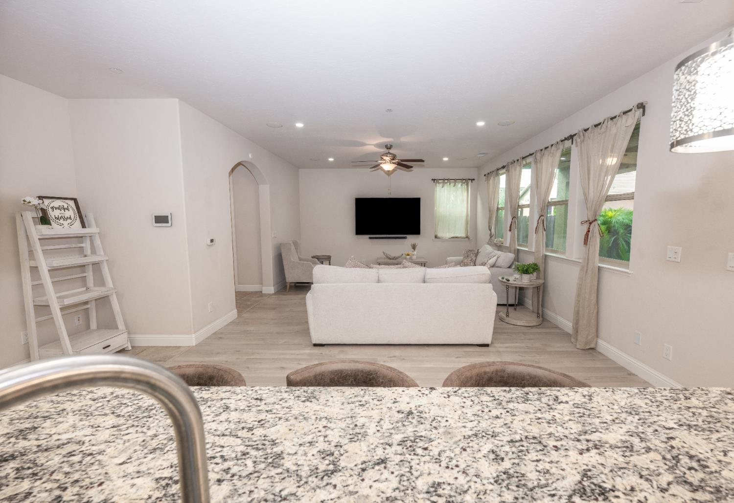 1634 E Autumn Sage Ave, Fresno, CA 93730