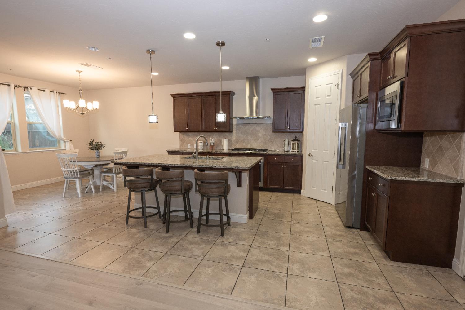 1634 E Autumn Sage Ave, Fresno, CA 93730