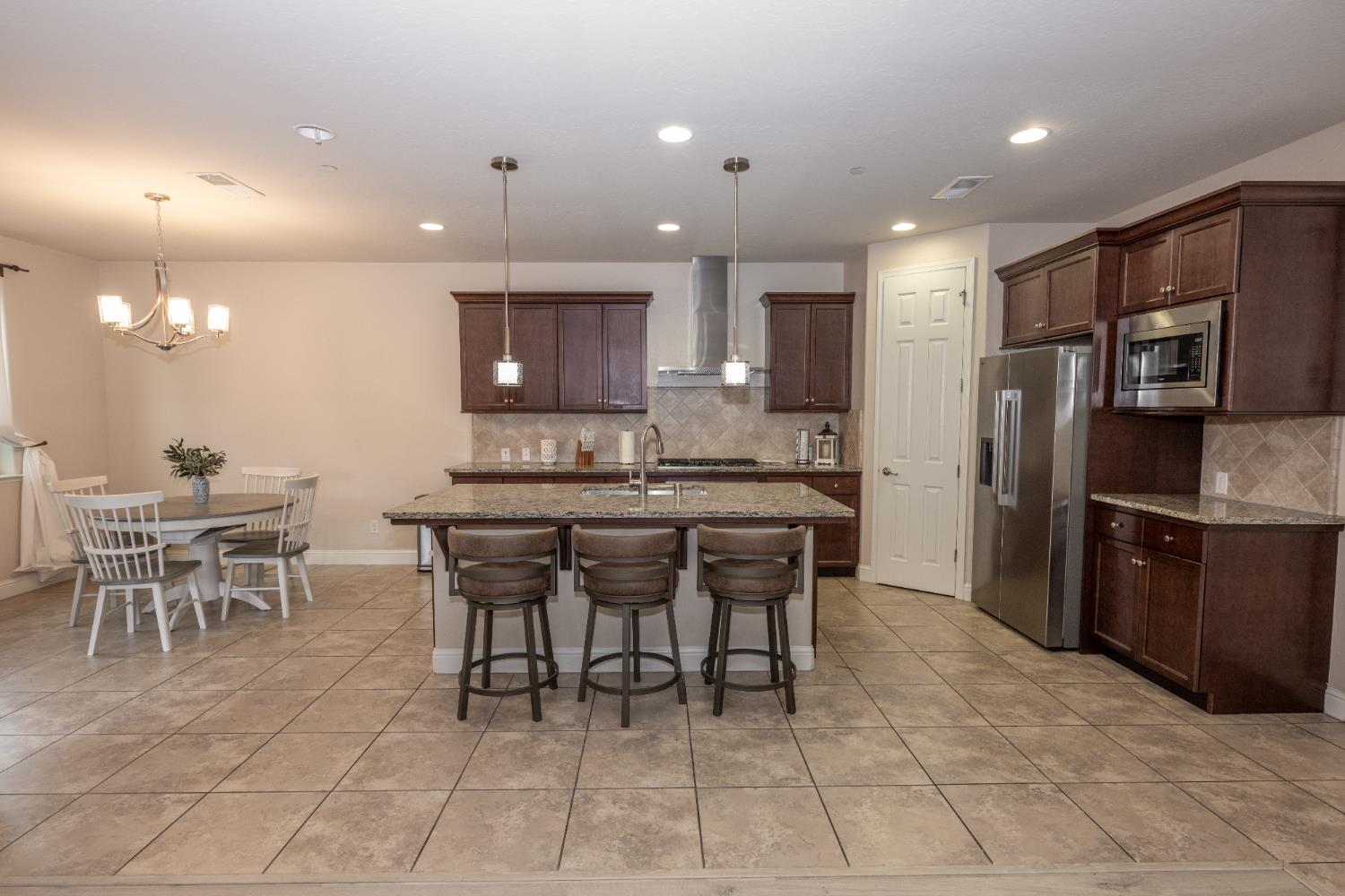 1634 E Autumn Sage Ave, Fresno, CA 93730