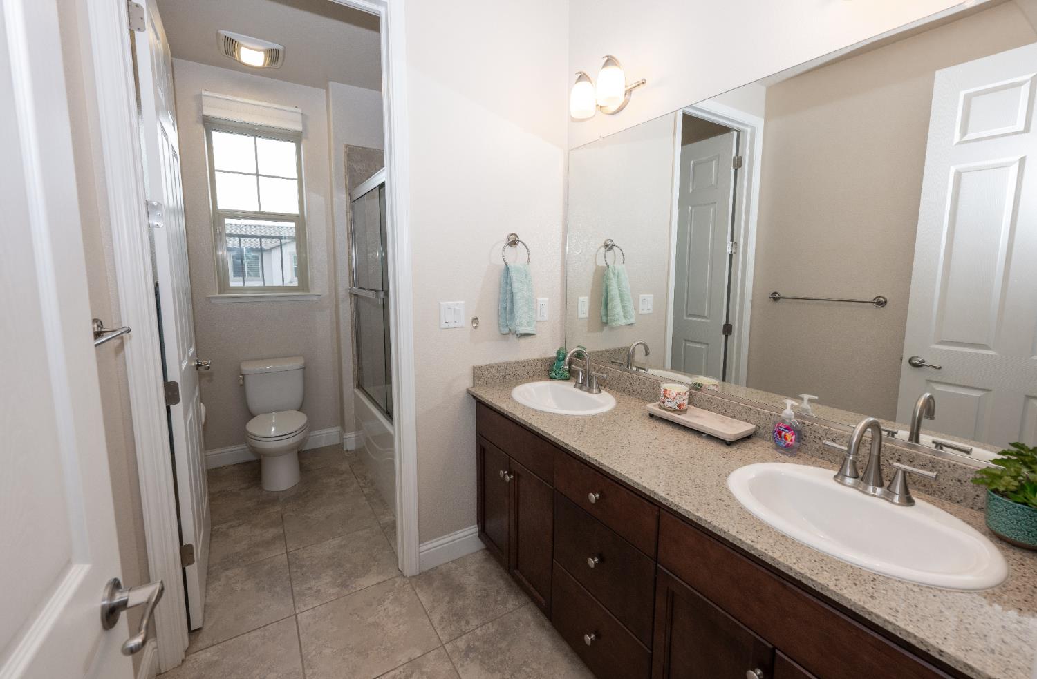 1634 E Autumn Sage Ave, Fresno, CA 93730