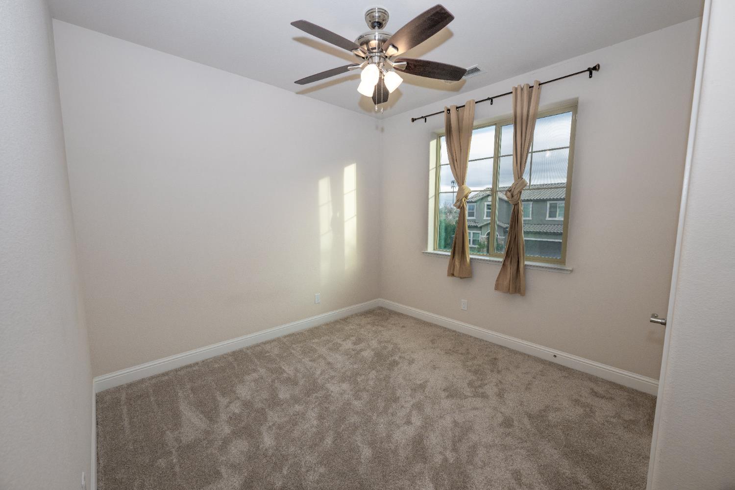 1634 E Autumn Sage Ave, Fresno, CA 93730