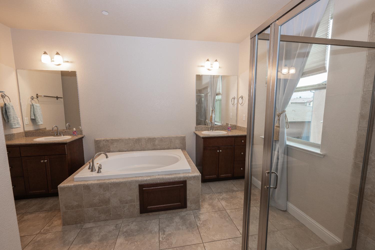 1634 E Autumn Sage Ave, Fresno, CA 93730