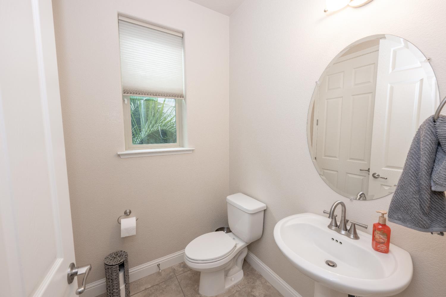 1634 E Autumn Sage Ave, Fresno, CA 93730