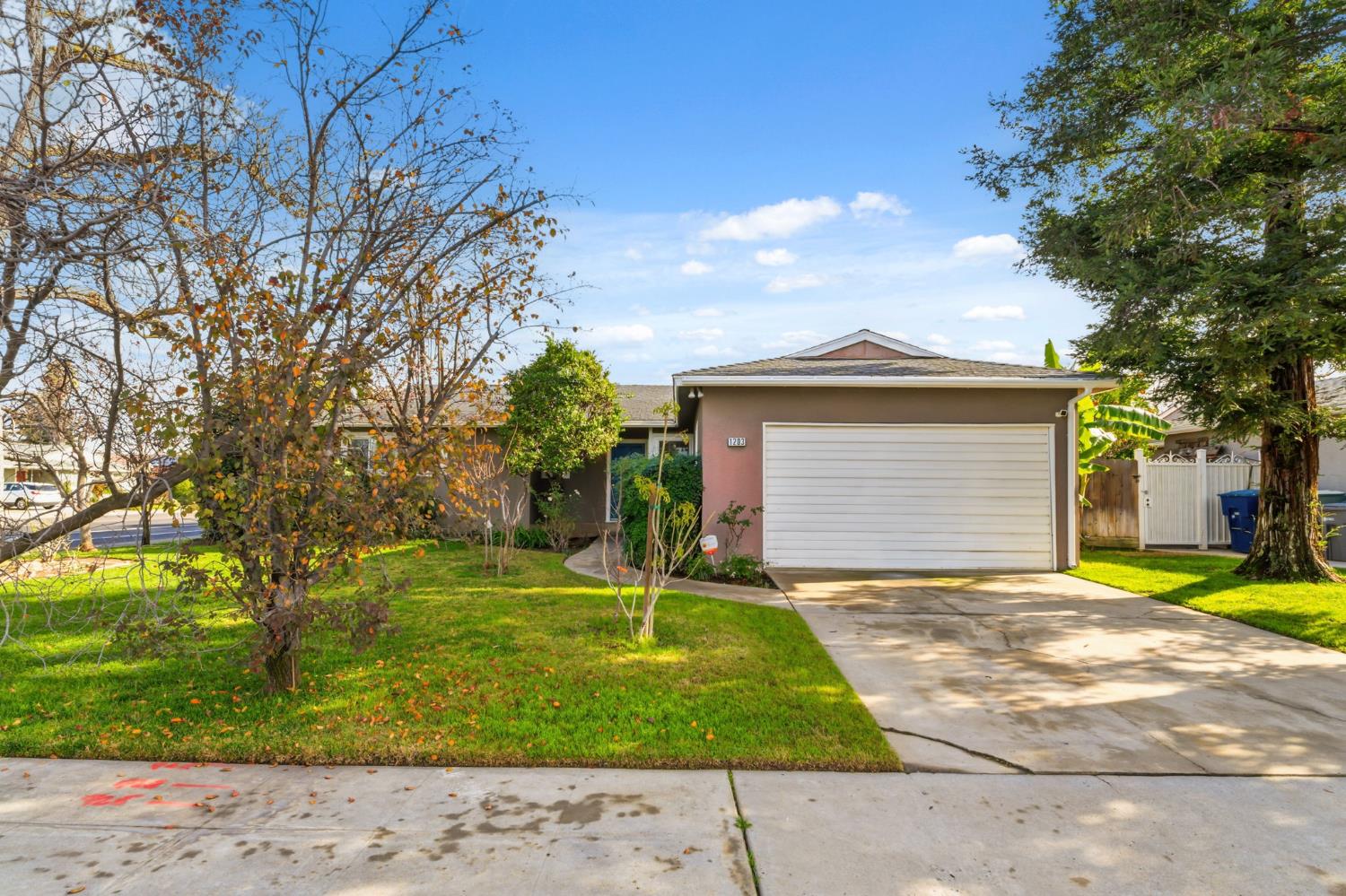 1203 Bundy Ave, Clovis, CA 93611