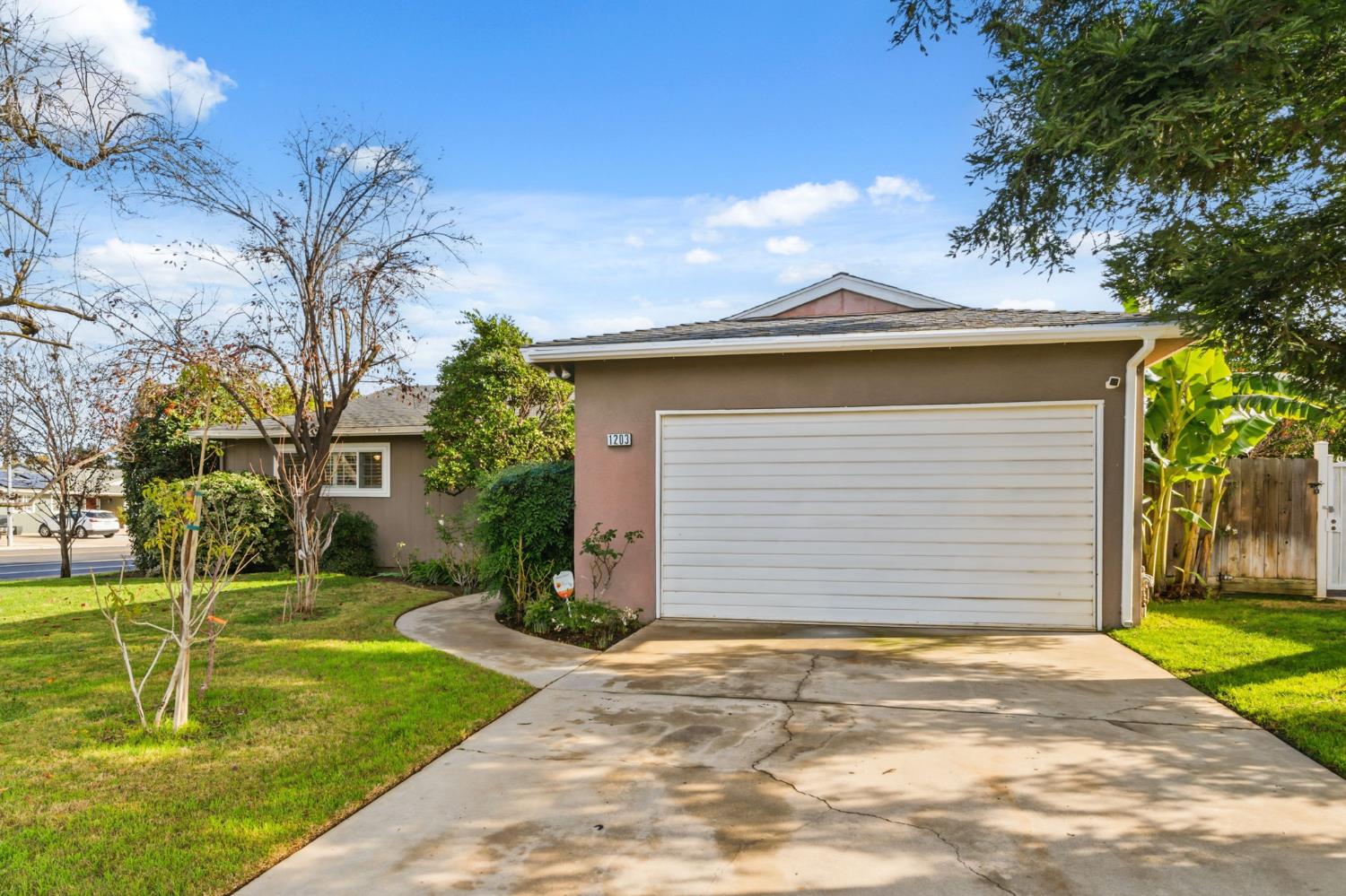 1203 Bundy Ave, Clovis, CA 93611