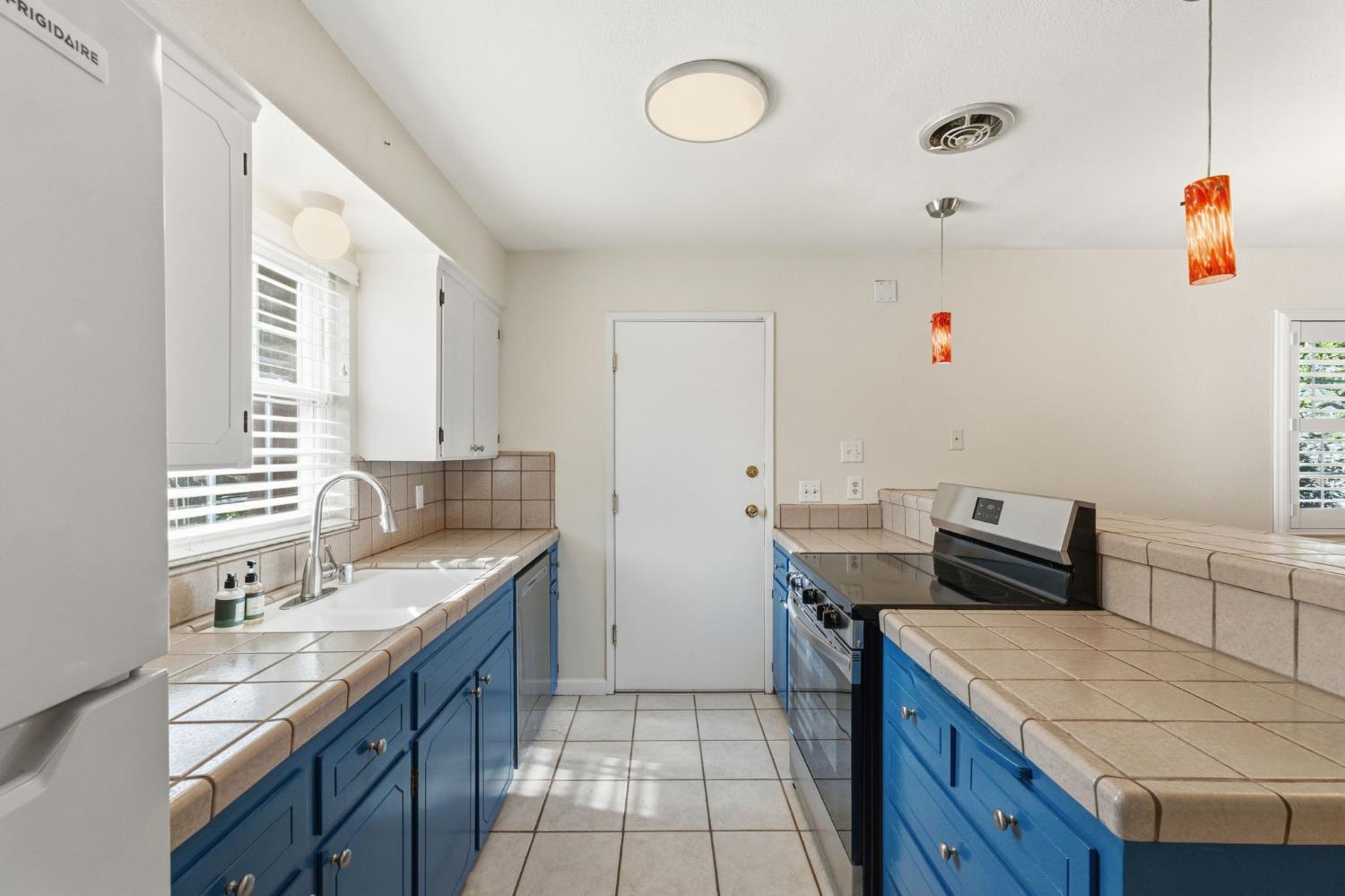 1203 Bundy Ave, Clovis, CA 93611