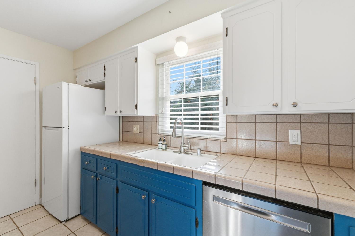 1203 Bundy Ave, Clovis, CA 93611