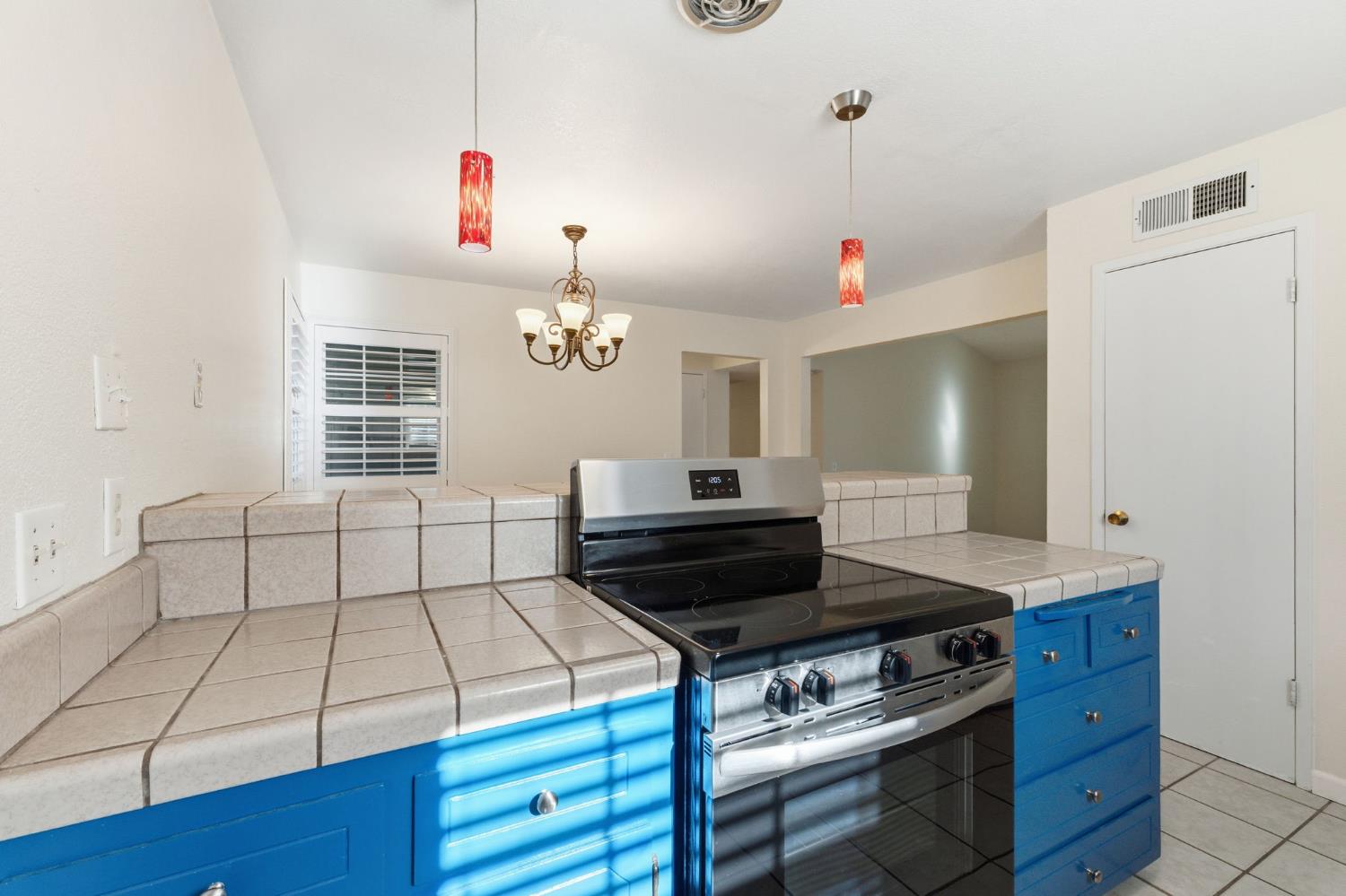 1203 Bundy Ave, Clovis, CA 93611