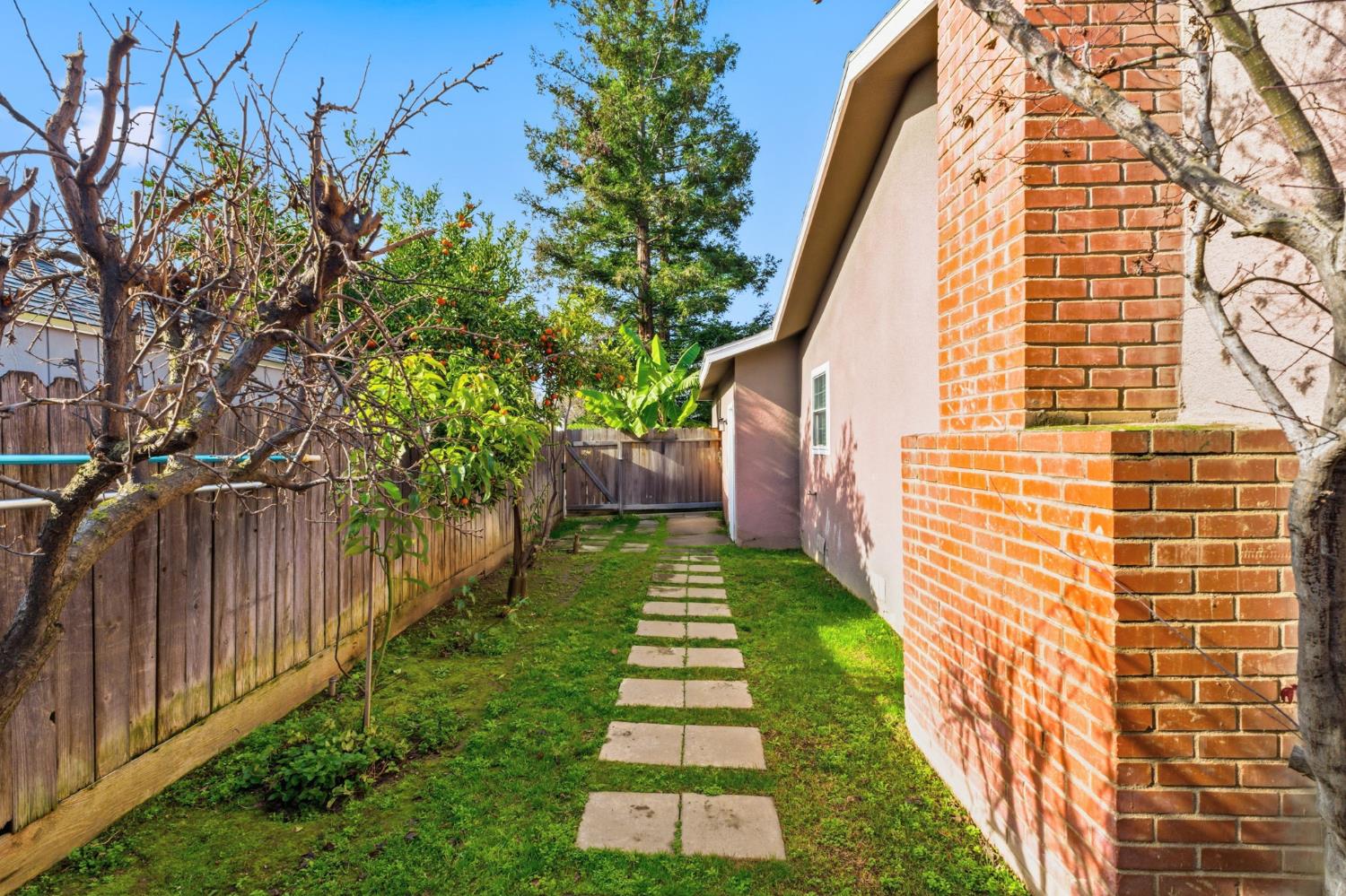 1203 Bundy Ave, Clovis, CA 93611