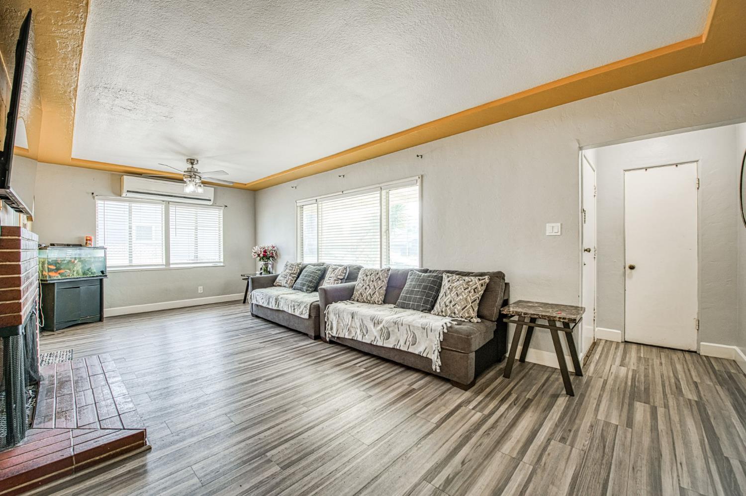 3233 E dakota, Fresno, CA 93726