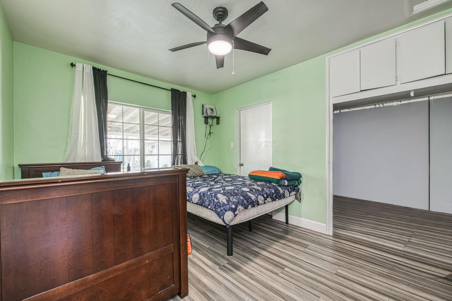 3233 E dakota, Fresno, CA 93726