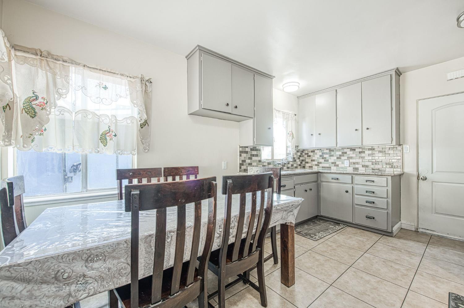 3233 E dakota, Fresno, CA 93726