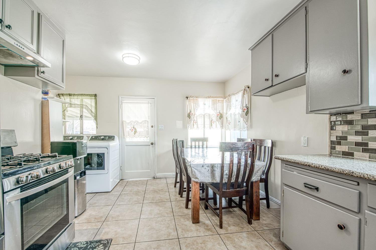 3233 E dakota, Fresno, CA 93726