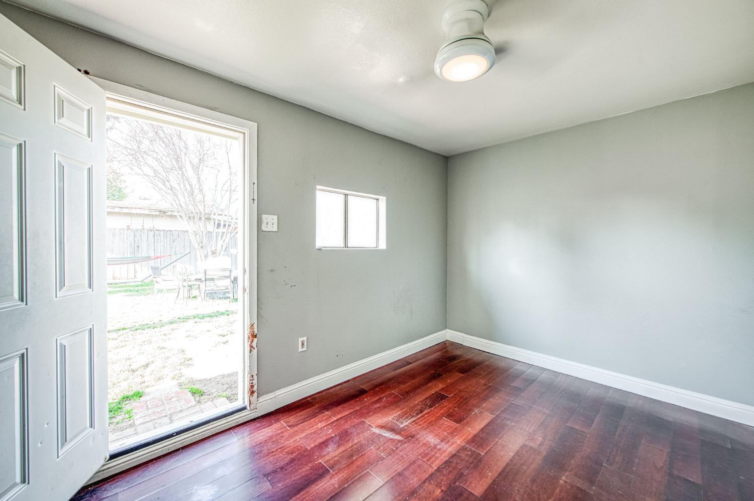 3233 E dakota, Fresno, CA 93726