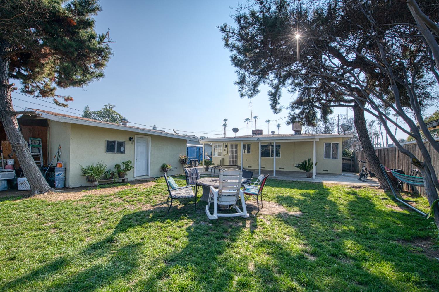 3233 E dakota, Fresno, CA 93726